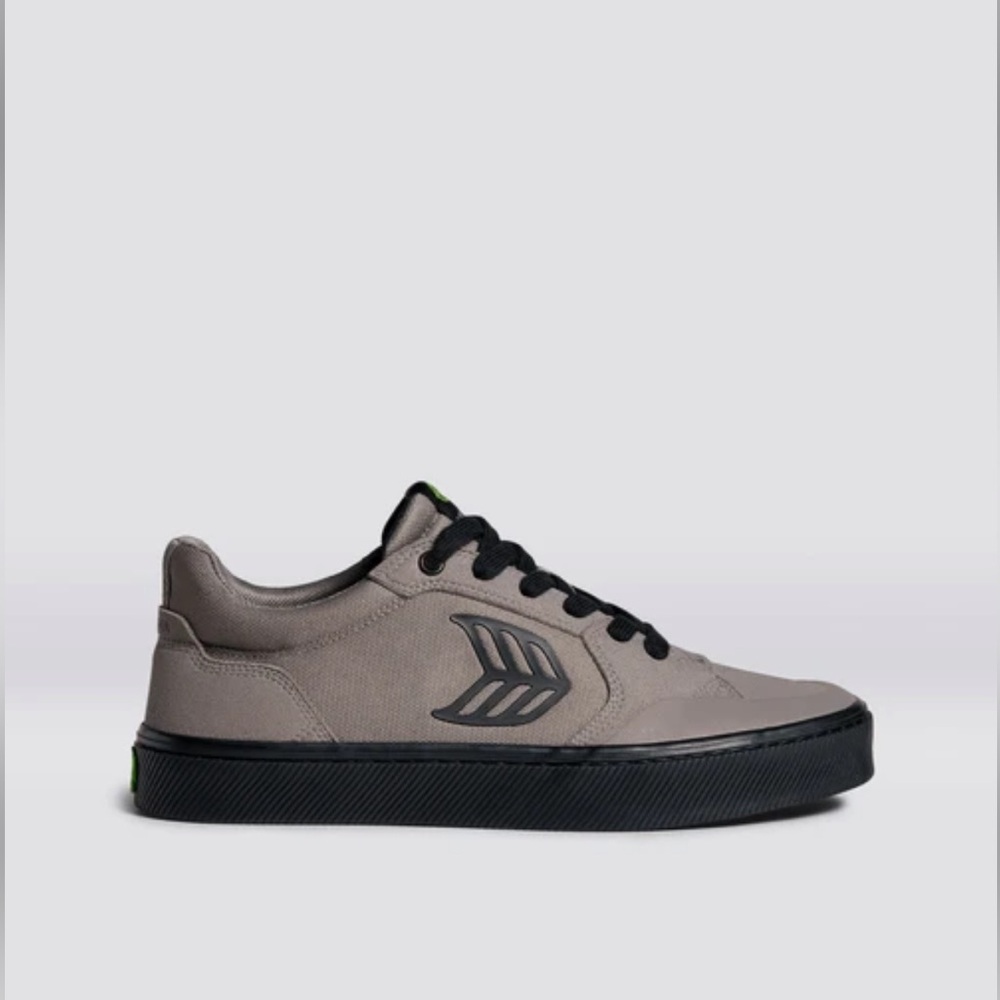 Cariuma Vallely Vegan Suede Sneakers Charcoal W 8.5/M 7 EUR 39.5 w/ box